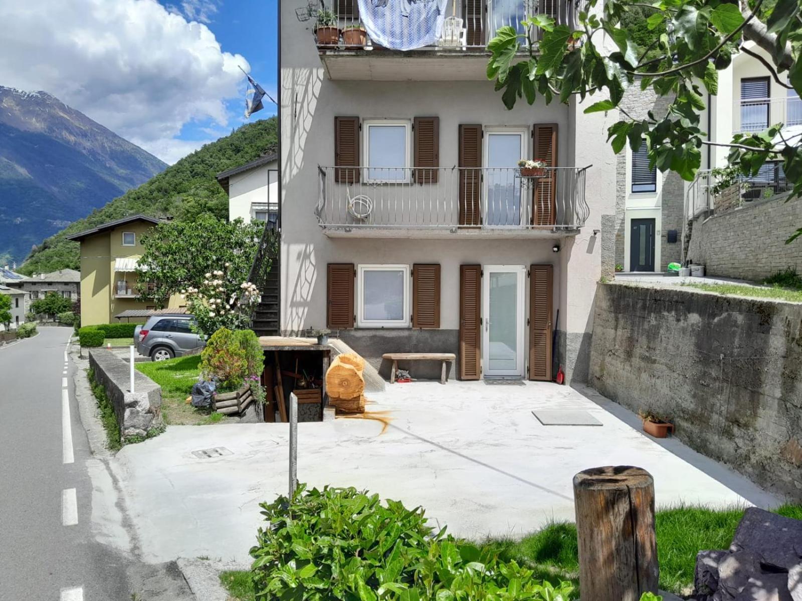 Ca Marasciol A 5 Minuti Dal Trenino Rosso Del Bernina Express Hotell Villa di Tirano Exteriör bild