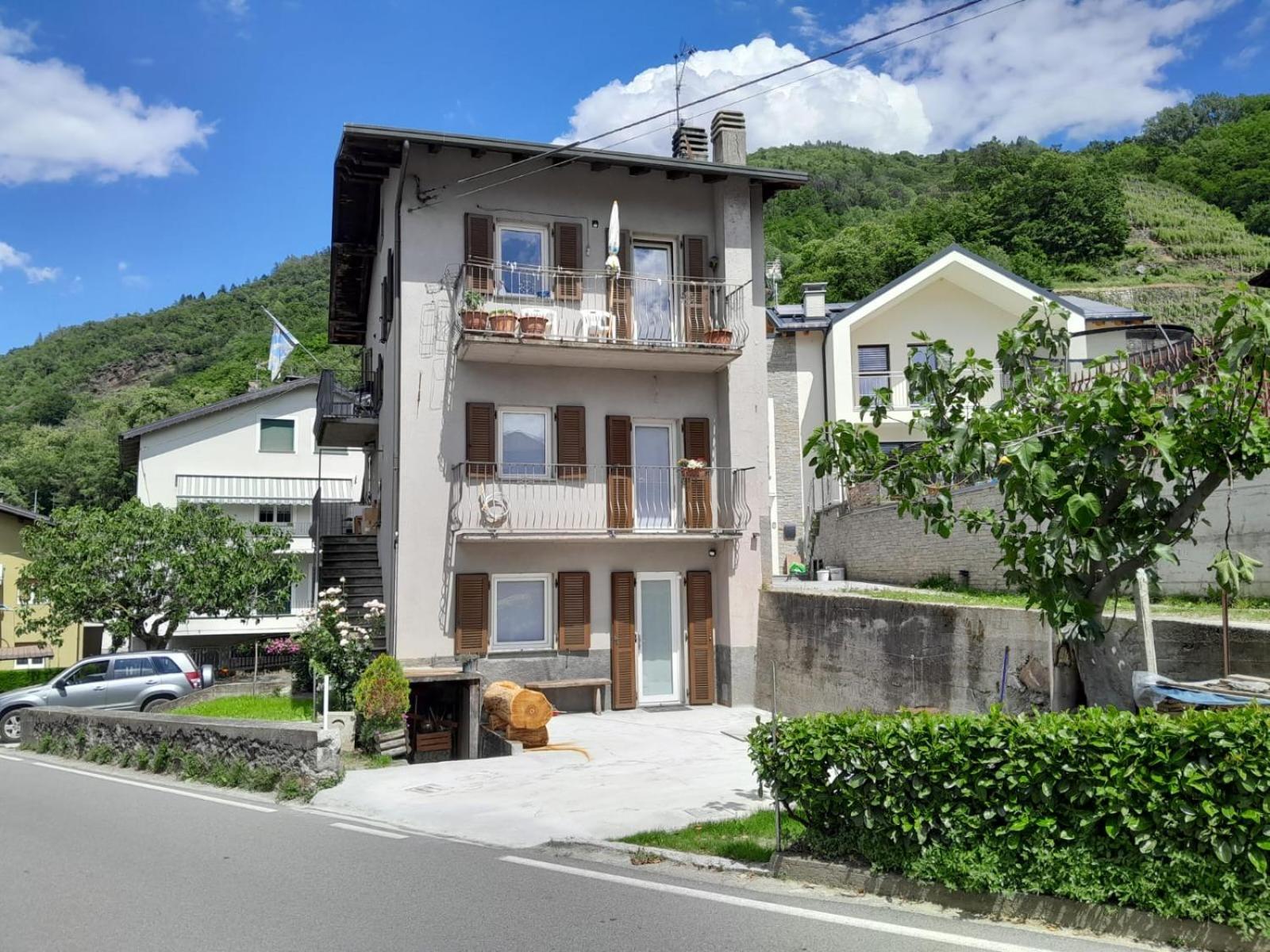 Ca Marasciol A 5 Minuti Dal Trenino Rosso Del Bernina Express Hotell Villa di Tirano Exteriör bild